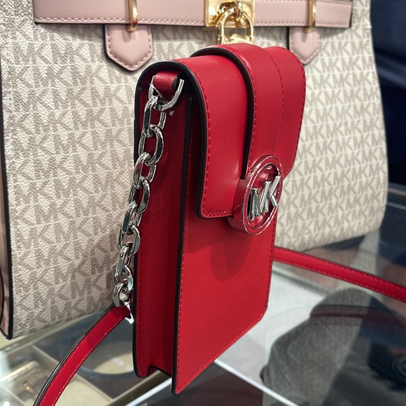 Michael Kors Carmen Small Logo Smartphone Crossbody Bag
Bright Red
NWT - Picture 3 of 16